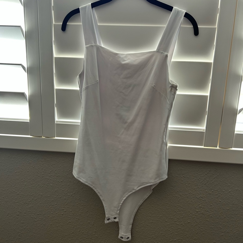ReoRia Classic White Apparel